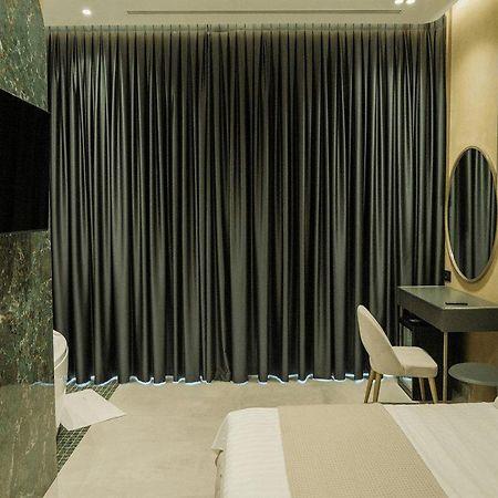 Comfort Suites Голем Екстериор снимка