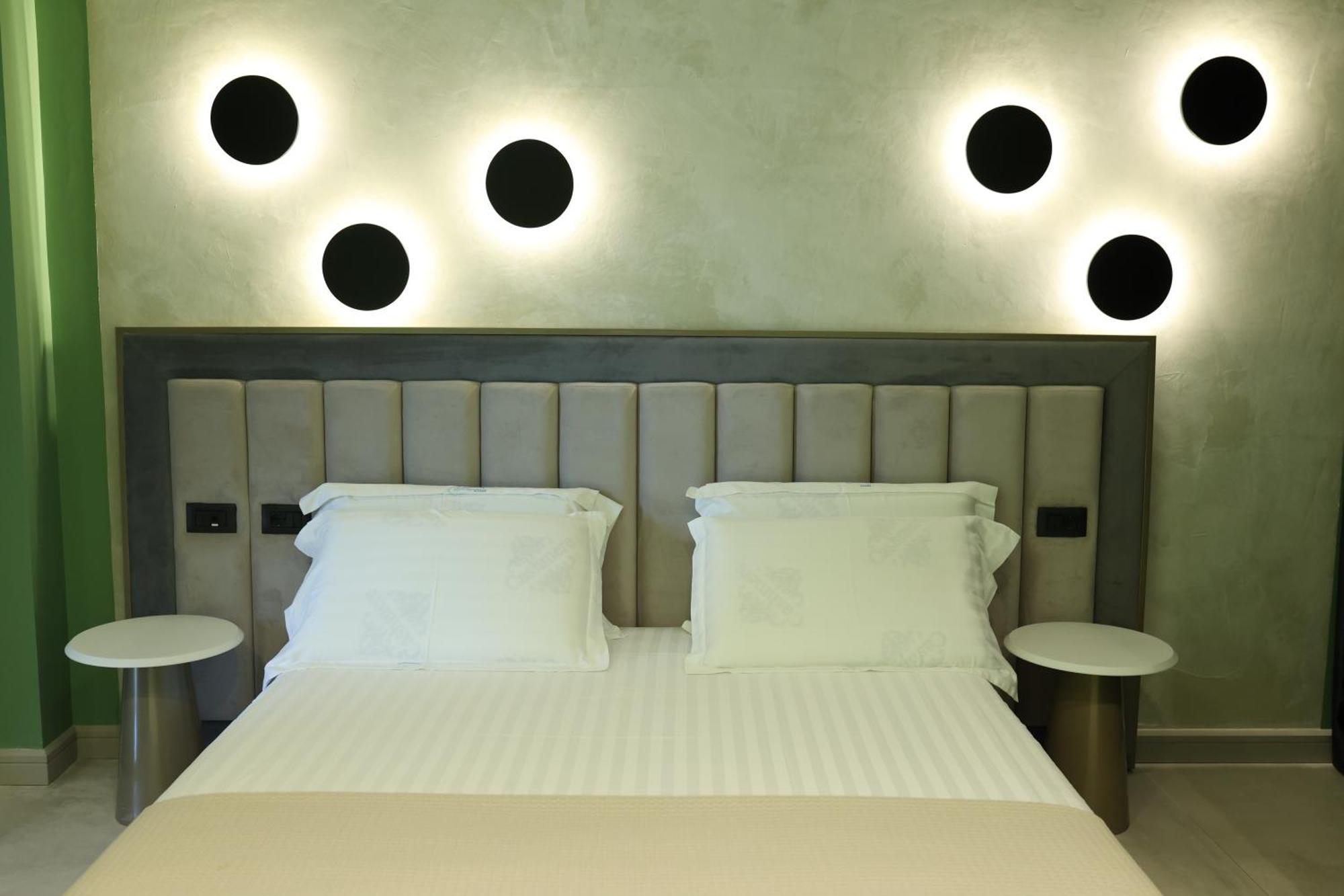 Comfort Suites Голем Екстериор снимка