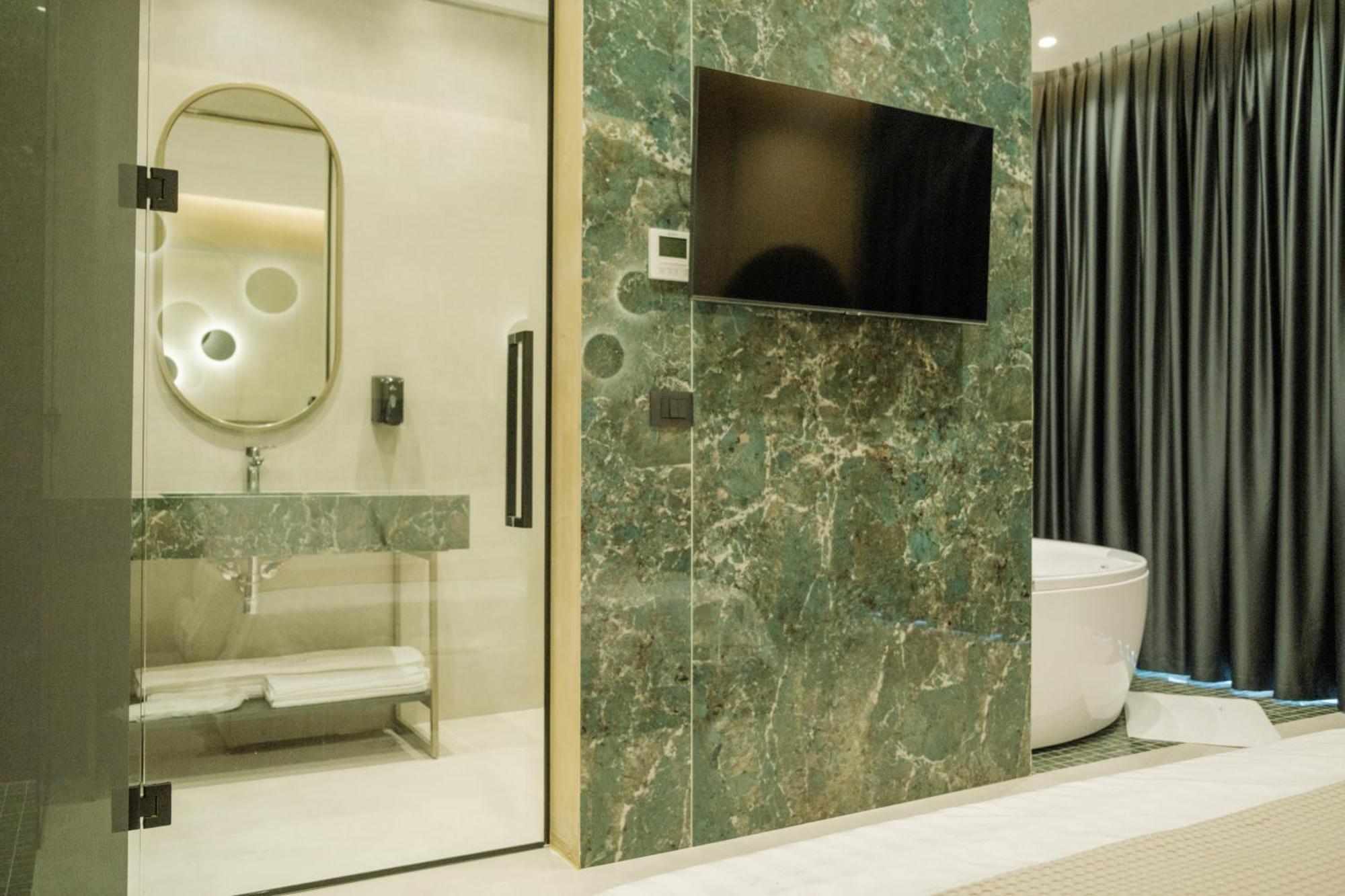 Comfort Suites Голем Екстериор снимка