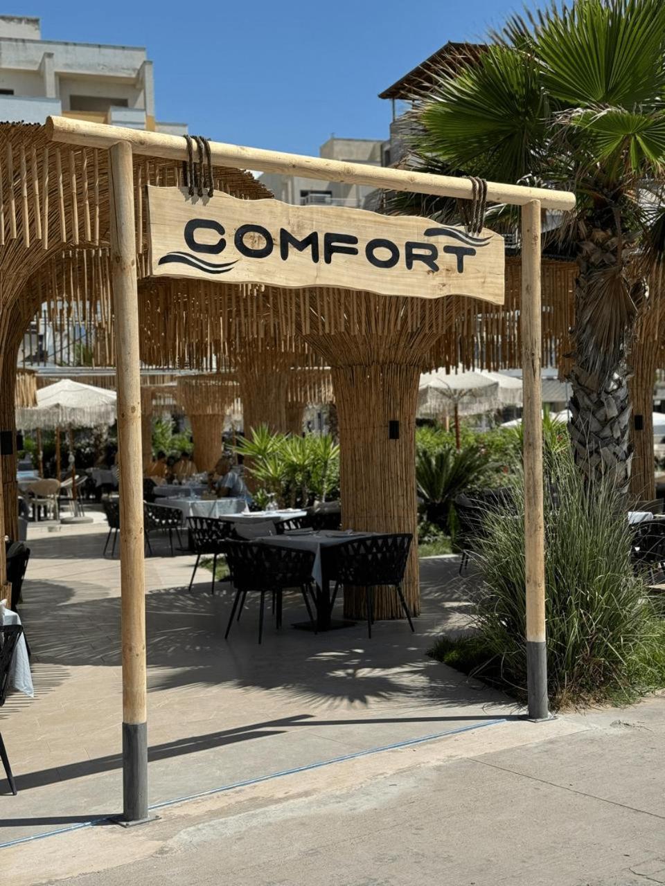 Comfort Suites Голем Екстериор снимка