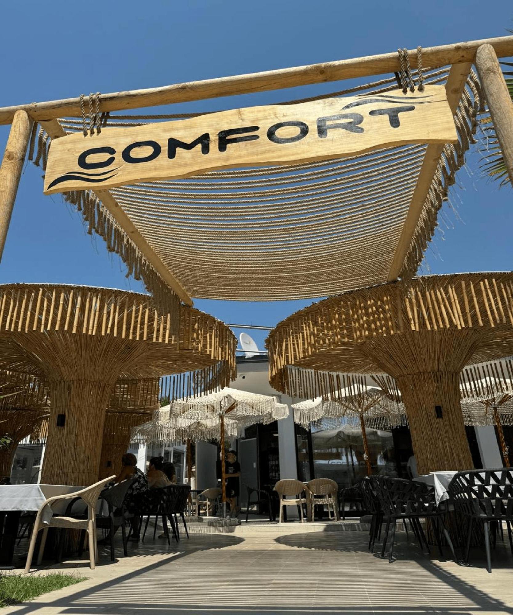 Comfort Suites Голем Екстериор снимка